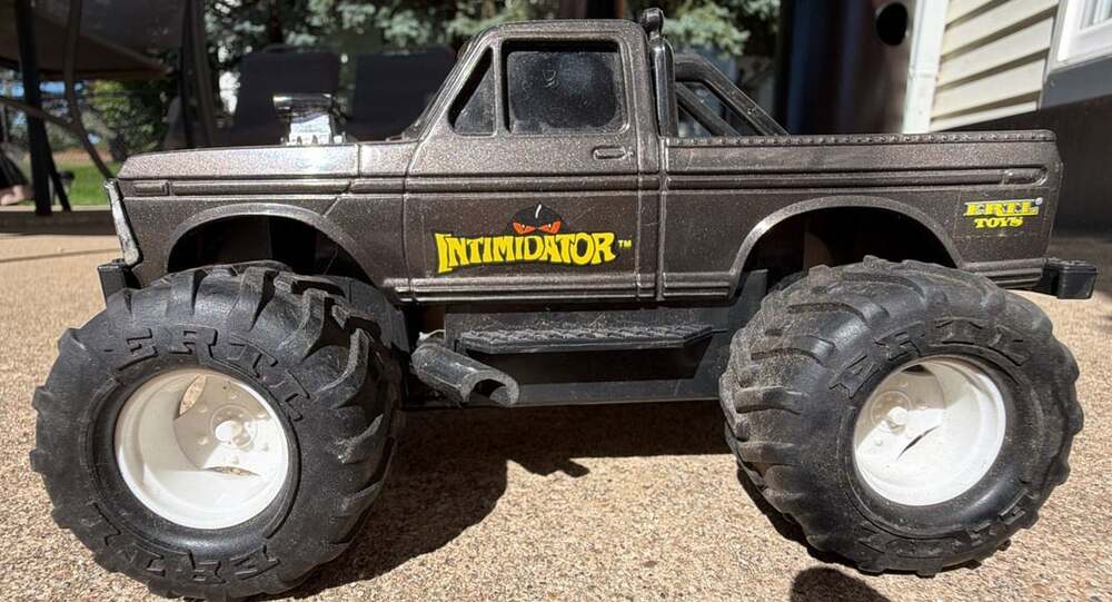 Ertl 1985 Smokin Shakers Intimidator Monster Truck